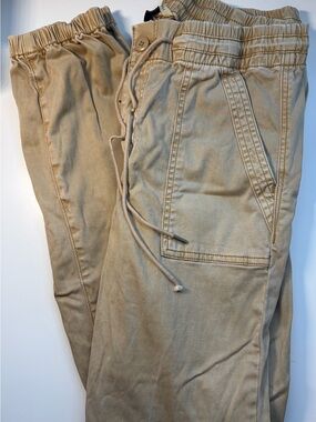 American Eagle Woman’s Drawstring Chino Jogger Pants - Tan T1